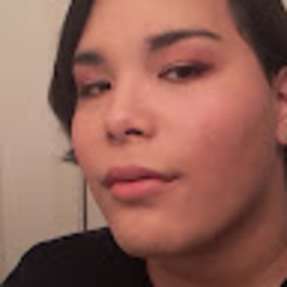 Meet your Posher, Gabby - Picture 1 of 1